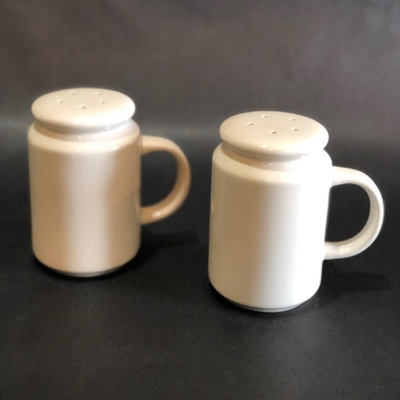 Williams Sonoma Salt & Pepper Shakers Set- Retired - Picture 7 of 8